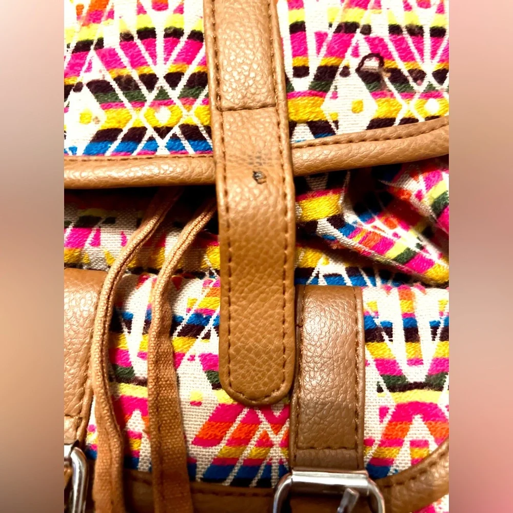Boho Aztec Southwestern‎ Patterned Brown Accent Women's Backpack w/Drawstring